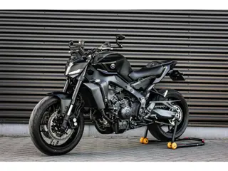 Yamaha Tour MT- 09 ABS 119PK 2025 NIEUWSTAAT / COMPLETE DOCUMENTATIE / CUSTOM SC EXHAUST / QUICK SHI