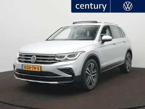Volkswagen Tiguan 1.4 TSI Ehybrid Automaat - IQ light - Panoramisch schuif-kanteldak - ACC - Navigat
