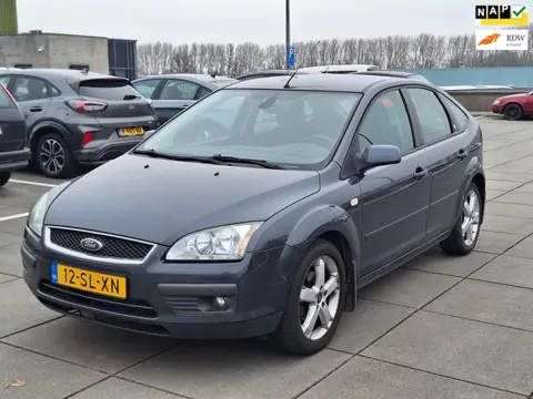 Ford Focus €2250,-1.6-16V Ghia Nwe Apk 2027 Airco Nappas