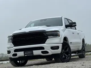 Dodge Ram 1500 LARAMIE NIGHT 5.7L V8, 1E EIG, PANO, 360, ACC, H&K, 22 INCH LIMITED WHEELS, POWERSTEP