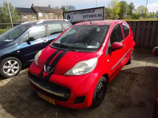 Peugeot 107 1.0-12V XS geen riem maar ketting wat blanke lak van af