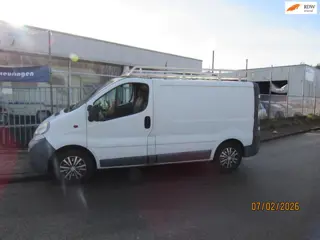 Opel Vivaro 2.5 CDTI L1H2,3persoons,airco,trekhaak