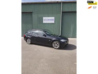 BMW 3-serie Touring 318i Business Line INRUIL AUTO - ZO MEENEMEN - AUTOMAAT - HANDEL OF EXPORT