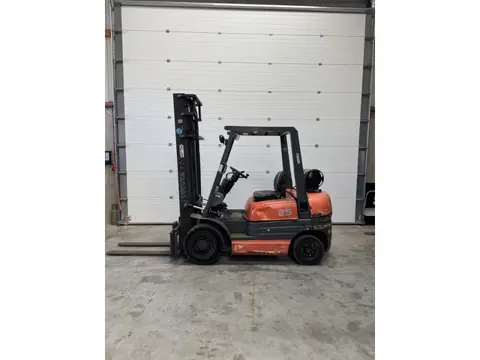 Toyota 2500 KG hef vermogen LPG Side schift