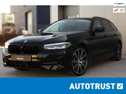 BMW 5-serie Touring 530e Business Edition Plus | camera | Leer | Trekhaak