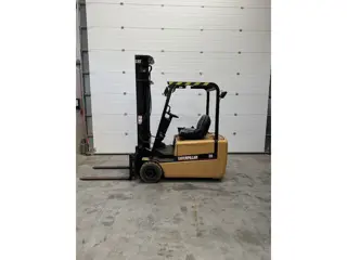 Caterpillar 2 tons heftruck Triple