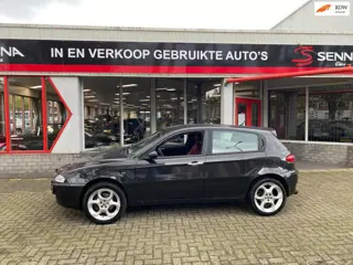 Alfa Romeo 147 2.0 T.Spark Edizione Esclusiva - LEES TEKST !