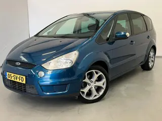 Ford S-Max 2.0-16V / 7-pers / NL-auto / Pano / Trekhaak / 18" LM