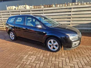Ford Focus Wagon 1.6-16V Futura Airco, Navigatie