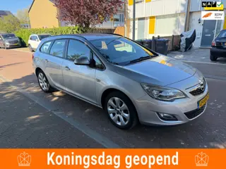 Opel Astra Sports Tourer Navigatie / Nieuw APK / Airco / parkeersensoren achter