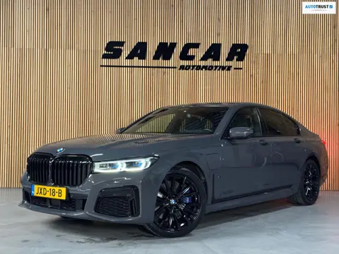 BMW 7-serie 745e High Executive M-sport Carbon Core PANO|SOFT CLOSE|HUD|H&K|SHADOW|LASER|MASSAGE V&A