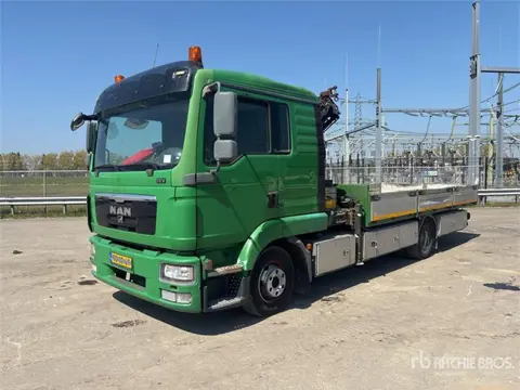 MAN TGL 12.220 6x2 T/A Sleeper Truck Tractor (bj 2012)