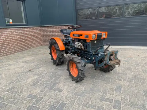 Kubota B6000 - mini trekker - fronthef en gazonbanden set