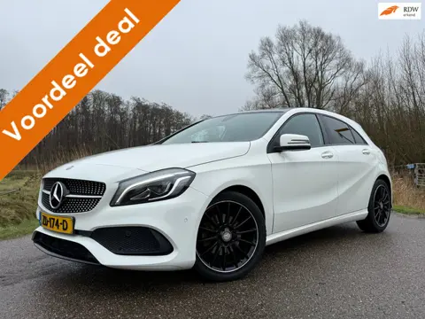 Mercedes-Benz A-klasse 180 AMG-Line / Panoramadak / H-Leder / Stoelverwarming / 18" Velgen / Clima /