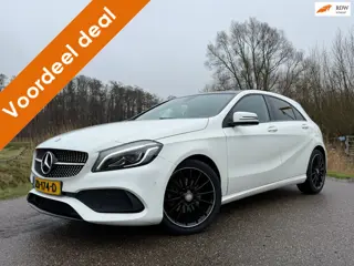 Mercedes-Benz A-klasse 180 AMG-Line / Panoramadak / H-Leder / Stoelverwarming / 18" Velgen / Clima /