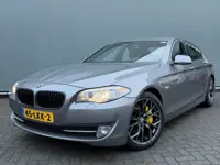 BMW 5 Serie BWJ 2010 535i 306 PK High Executive AUTOMAAT | ZEER NETTE AUTO | ORIGINEEL NL | 19"| LED