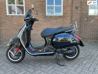 Vespa Scooter GTS 300 i.e. Super motorscooter Bj 2009 Giannelli uitlaat origineel ook aanwezig