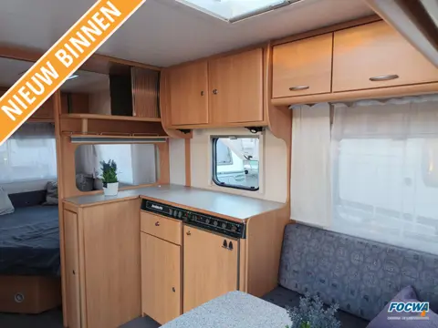 Dethleffs New Line 450 DB Fransbed Rondzit Badkamer