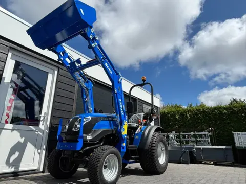 Solis Demo 22 pk compact tractor met voorlader op brede gazonbanden, NL kenteken en kiepwagen, zijsc