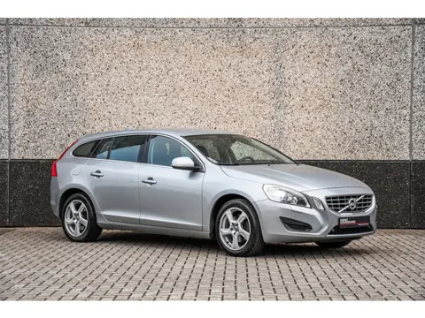 Volvo V60 1.6 T3 Momentum (bj 2012, automaat)