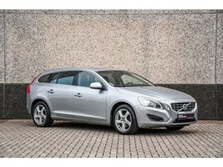 Volvo V60 1.6 T3 Momentum (bj 2012, automaat)