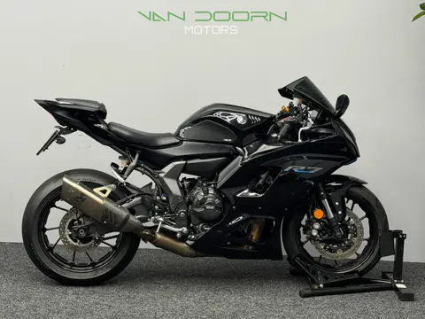 Yamaha R7 ABS | 2022 | Quickshift | Black | Akrapovic