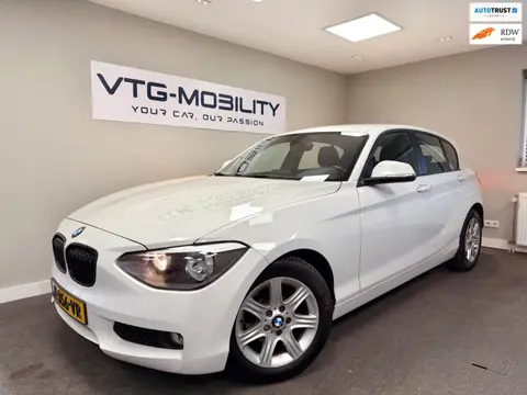 BMW 1-serie 116i Business+ Elektrisch Pakket|Airco|PDC A|MultiMedia|Bluetooth|Nieuwe APK 2027