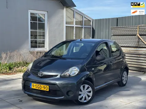 Toyota Aygo 1.0 VVT-i Now | Facelift | Airco | El. Ramen | Onderhoudshistorie | Rijdt en schakelt he