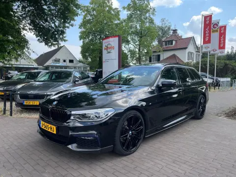 BMW 5-SERIE TOURING 520I HIGH EXECUTIVE / SCHUIFDAK / LEDER / HARMAN-KARDON