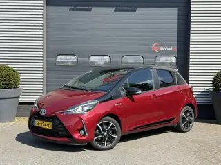 Toyota Yaris 1.5 Hybrid Bi-Tone Plus | Panoramadak | Navigatie | Camera | Climate Control |