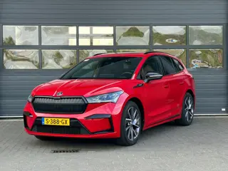 SKODA ENYAQ IV 80 SPORTLINE (96% SOH) I AUTOMAAT I GROOT ACCUPAKKET I SCHUIF/KANTELDAK I STOELVERWAR