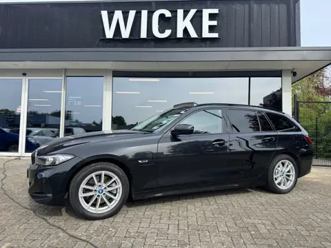 BMW 3-serie Touring 320e Panorama XDrive Leder LED Stoelverw.