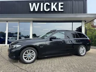 BMW 3-serie Touring 320e Panorama XDrive Leder LED Stoelverw.