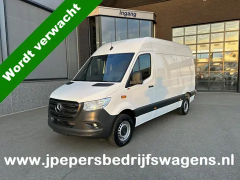 Mercedes-Benz Sprinter 317 CDI L2 H2 Automaat / 360 Camera / MBUX / Navigatie / Cruise control / Air