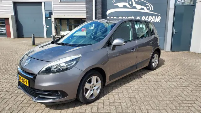 RENAULT SCENIC 1.6i 16V Navigatie / Cruise Control / Nieuwe APK