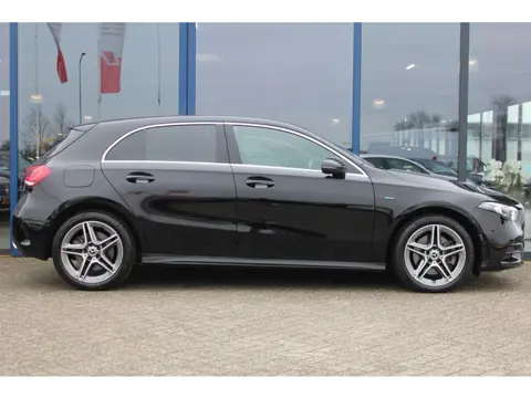 Mercedes-Benz A-Klasse 250e AUT8 AMG Line Limited NAVI SFEER CARPLAY DAB 18''