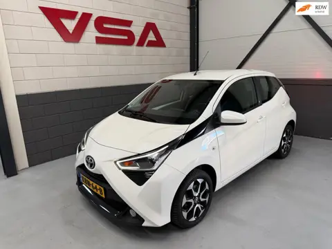 Toyota Aygo 1.0 VVT-i x-play|Carplay|Flippers|Airco|Camera|Team D|Led|4-seizoen|dealeronderhouden|Au