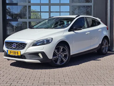 Volvo V40 Cross Country 2.0 T3 Momentum | Xenon | Trekhaak | Stoelverwarming | Navi | PDC | Cruise |
