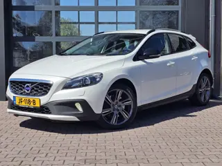 Volvo V40 Cross Country 2.0 T3 Momentum | Xenon | Trekhaak | Stoelverwarming | Navi | PDC | Cruise |