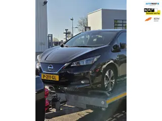 Nissan LEAF N-Connecta 40 kWh / Luxe uitvoering / Stoel + Stuurverwarming / 360cam / Apple Carplay /