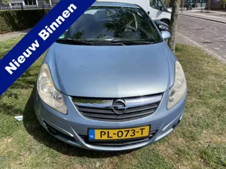 Opel Corsa 1.0-12V Essentia Zuinig nw apk zeer mooi kijk foto,s goede AIRCO