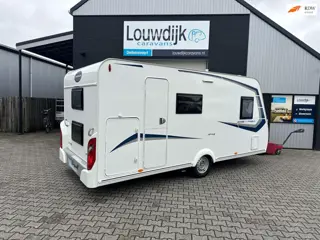 CARAVELAIR Antares 476 ’22 (Stapelbed, Vastbed, Garage)