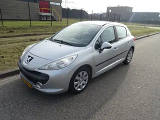 Peugeot 207 1.4-16V XR automaat hyline