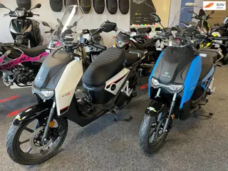 VMoto CPx 45km Electrische Scooter BETAAL met in3