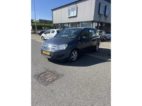 Opel Zafira 1.8 Business 7 Persoon,Airco. Apk is verlopen en koppeling slipt licht.