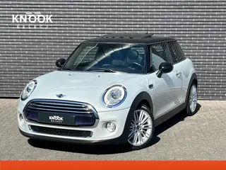MINI Hatchback Cooper Business Automaat 3 deurs / Navigatiesysteem / Panoramadak / Climate Control /