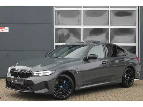 BMW 3-serie 330e M-Sport Pro | Pano | HUD | Carbon | HIFI | 19''