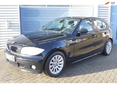 BMW 1-serie 116i 5-deurs • 2005 • 154.000 km • Airco • Cruise • Sportstoelen • Nette auto