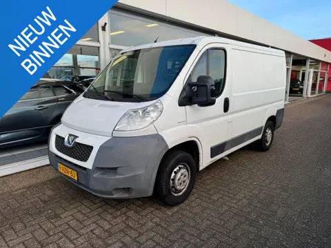 Peugeot Boxer 330 2.2 HDI L1H1 Pro | 3e eigenaar | Airco | 3-zitplaatsen | Zijschuifdeur- rechts | T