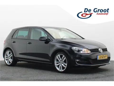 Volkswagen Golf 1.2 TSI Connected Series Leder/Stof, Apple Carplay, Cruise, Camera, PDC, DAB, Trekha